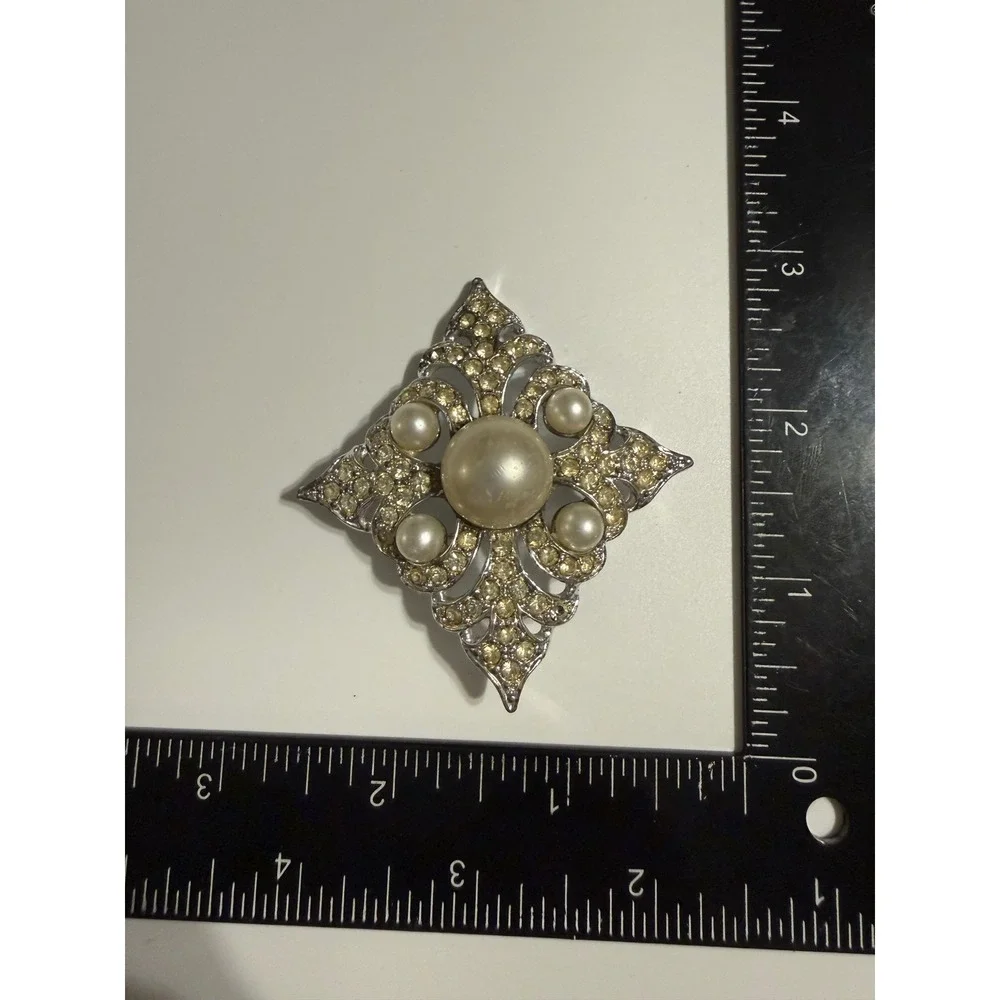 Vintage Napier Silver Tone Faux Pearl Rhinestone Openwork Diamond Brooch Pin